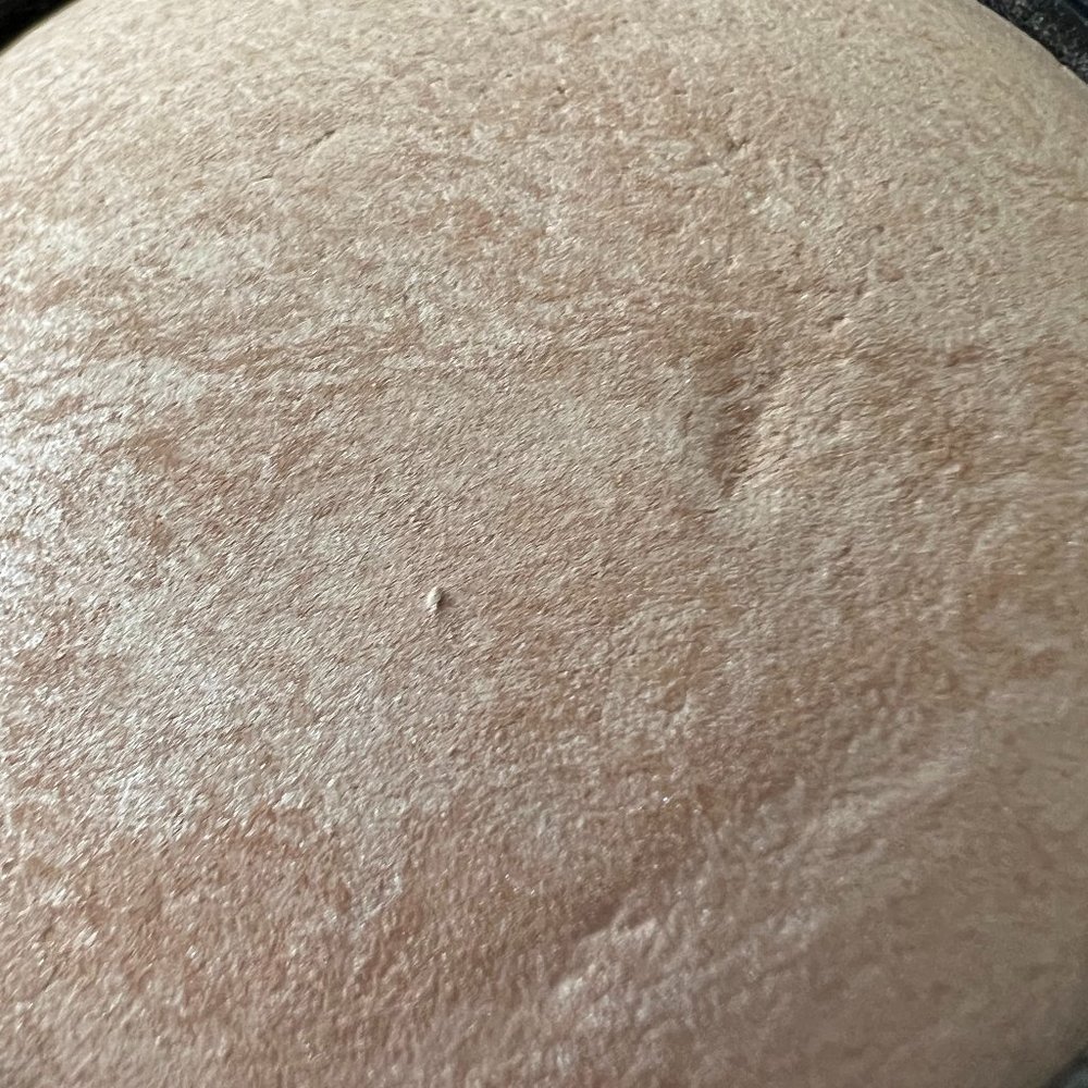 Laura Mercier Matte Radiance Baked Powder Compact- Highlight 01 Golden Nude - Picture 3 of 5